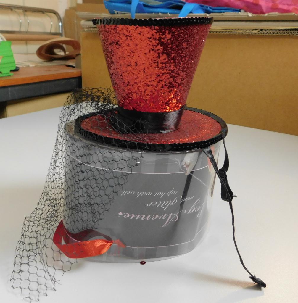 Rood glitter hoedje met zwart, Verzenden, Zo goed als nieuw, Carnaval, Accessoires