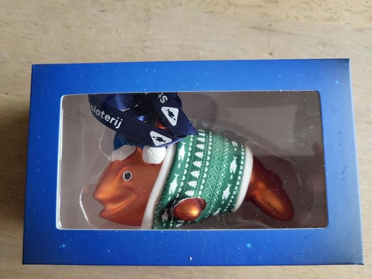 kerstbal staatsloterij limited edition ornament vis met trui, Diversen, Kerst, Nieuw, Ophalen of Verzenden
