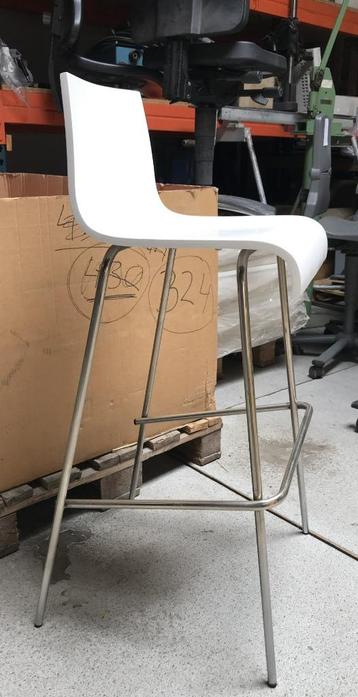 Barkruk, barstoel, (niet)stapelbare, hout en metaal beschikbaar voor biedingen