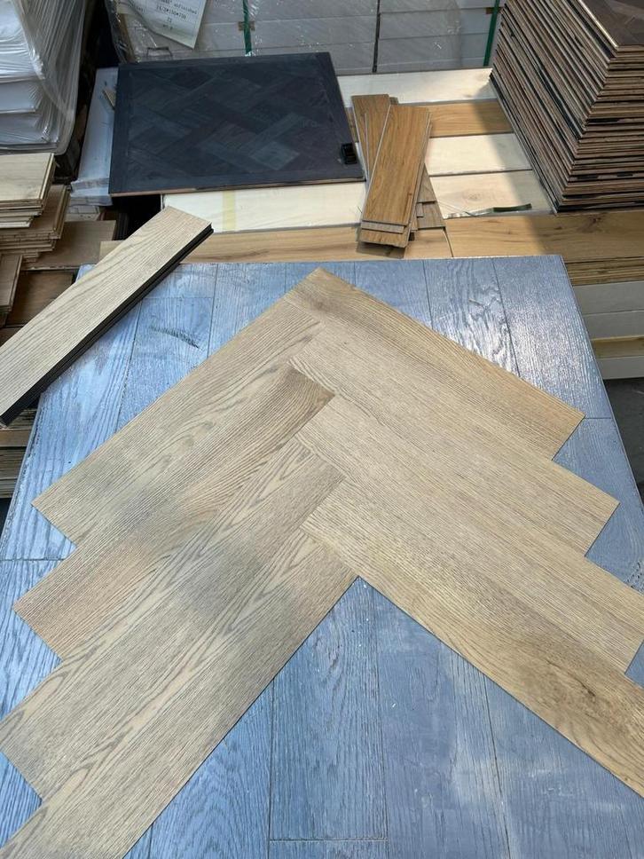 100,25m2 eiken visgraat pvc dryback Restpartij in doos, Huis en Inrichting, Stoffering | Vloerbedekking, Nieuw, Parket, 75 m² of meer