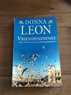 Donna Leon - Vriendendienst, Ophalen of Verzenden, Zo goed als nieuw, Donna Leon