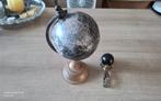 1globe (wereldbol) atlas met wereldbol  boven zijn hoofd, Ophalen of Verzenden, Gebruikt