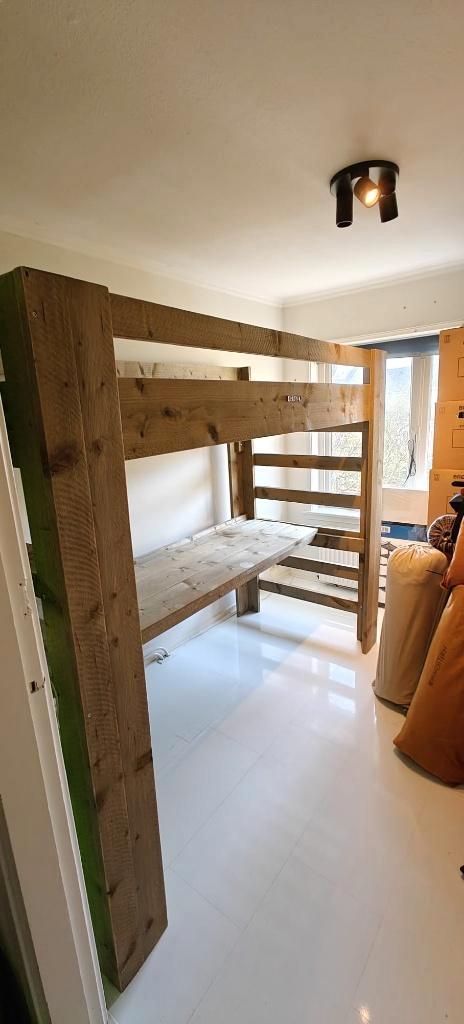 Steigerhouten hoogslaper met bureau "Niek" (VanLonden), Kinderen en Baby's, Kinderkamer | Stapelbedden en Hoogslapers, Gebruikt