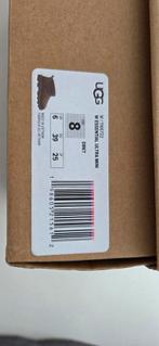 UGG Essential ultra mini donker bruin maat 39, Ophalen of Verzenden, Zo goed als nieuw, Bruin