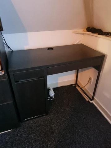 Ikea bureau zwart 105x50 cm beschikbaar voor biedingen