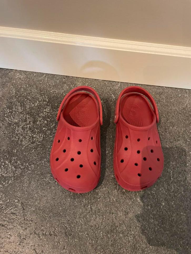 Crocs rood maat J2 = 33 - 34, Kinderen en Baby's, Babykleding | Schoentjes en Sokjes, Gebruikt, Jongetje of Meisje, Ophalen