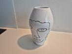 Kleine Decoratieve Vaas Wit Modern 22 cm, Huis en Inrichting, Wit, Aardewerk of Porselein, Ophalen of Verzenden, Zo goed als nieuw