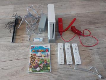 Nintendo Wii compleet, met 4 controllers en Mario Party 8! beschikbaar voor biedingen