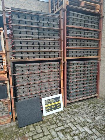 rubber tegels 50x50 cm, 9,5 en 7,5 cm dik, kliksysteem.  beschikbaar voor biedingen