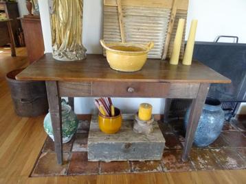 diverse Franse antieke en brocante tafels + tafeltjes beschikbaar voor biedingen