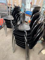 Partij  51stapelbare zwarte stoelen, en 30 stuks tafels, Ophalen of Verzenden