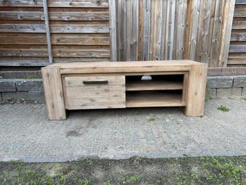 Vintage TV Kast beschikbaar voor biedingen