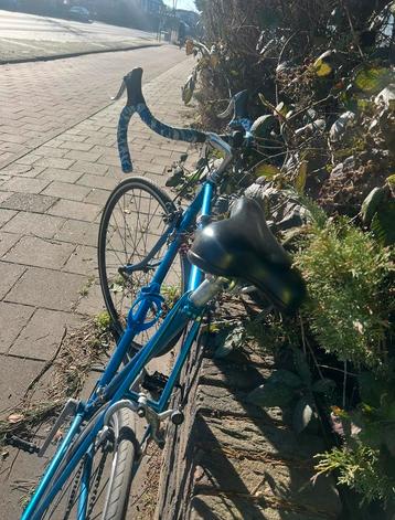 Blauwe Vintage Racefiets beschikbaar voor biedingen