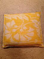 Hangemaakt kussen van oude deken, Huis en Inrichting, Ophalen of Verzenden, Zo goed als nieuw, Overige kleuren, Rechthoekig