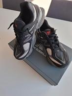 New Balance 9060 zgan maat 38.5, Ophalen, Zo goed als nieuw, Grijs, Sneakers of Gympen