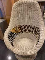 WITTE RIETEN STOEL, Huis en Inrichting, Stoelen, Ophalen, Gebruikt, Wit, Eén