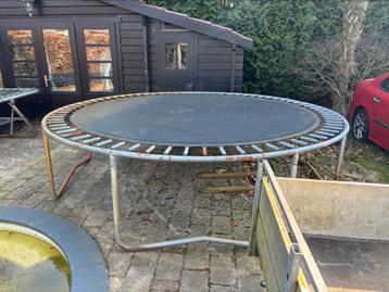 2 trampolines op te halen gratis! beschikbaar voor biedingen