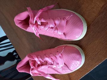 Rose sneakers maat 35 beschikbaar voor biedingen