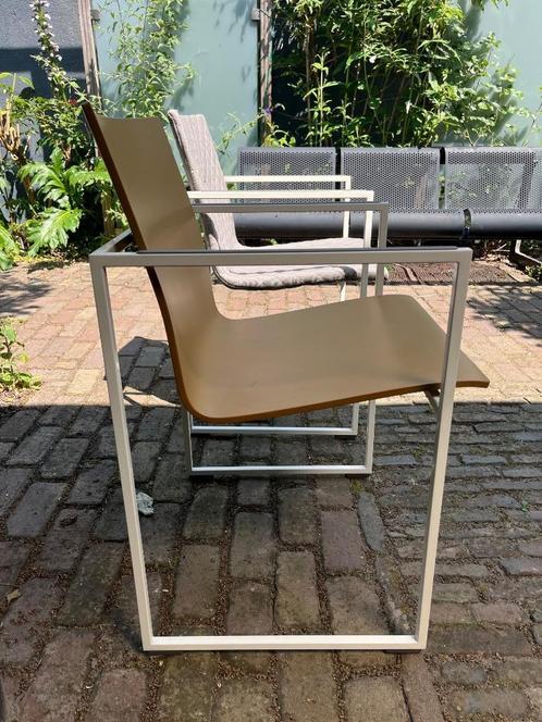 2x Arco Frame stoelen 1x hout, 1x stof, Huis en Inrichting, Stoelen, Gebruikt, Twee, Hout, Metaal, Stof, Overige kleuren, Ophalen
