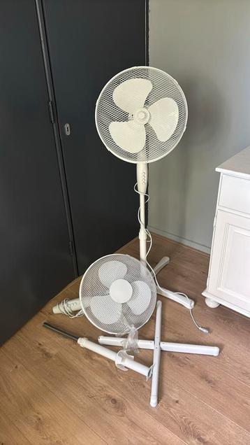 2 ventilators wit op voet 1 meter beschikbaar voor biedingen