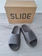 Yeezy Slide Slippers Maat 43 - Bruin/Grijs, Bruin, Ophalen of Verzenden, Zo goed als nieuw, Pantoffels of Sloffen
