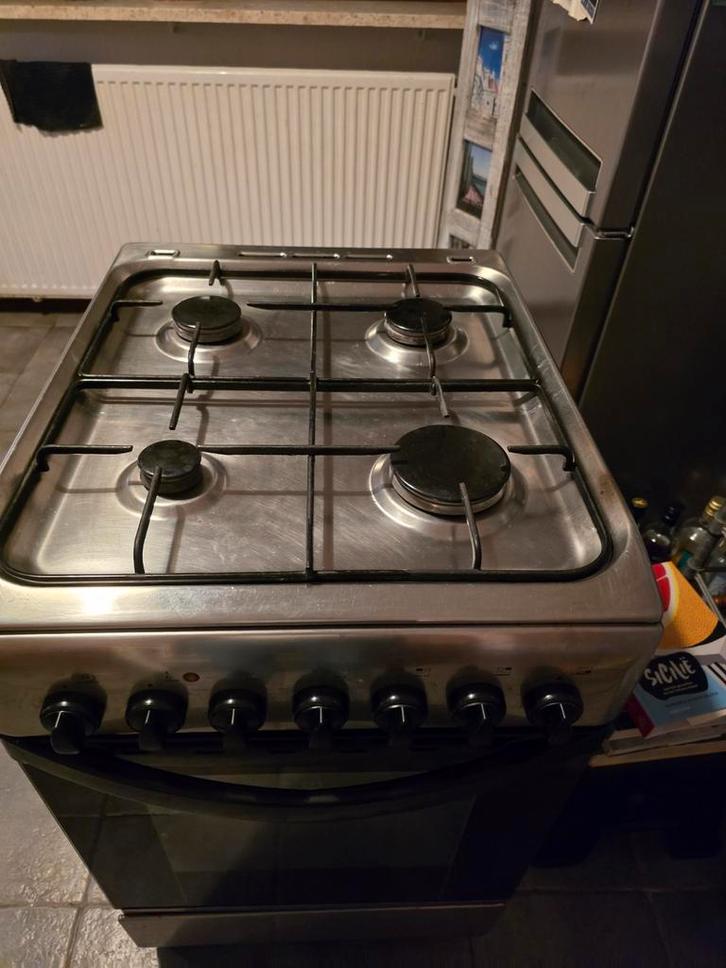 Gasfornuis Indesit met electrische oven en opbergla, Witgoed en Apparatuur, Fornuizen, Gebruikt, Vrijstaand, Gas, 4 kookzones