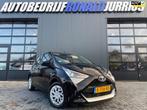 Toyota Aygo 1.0 VVT-i x-play limited NLAuto/Camera/Navigatie, Auto's, Stof, Gebruikt, 4 stoelen, Zwart