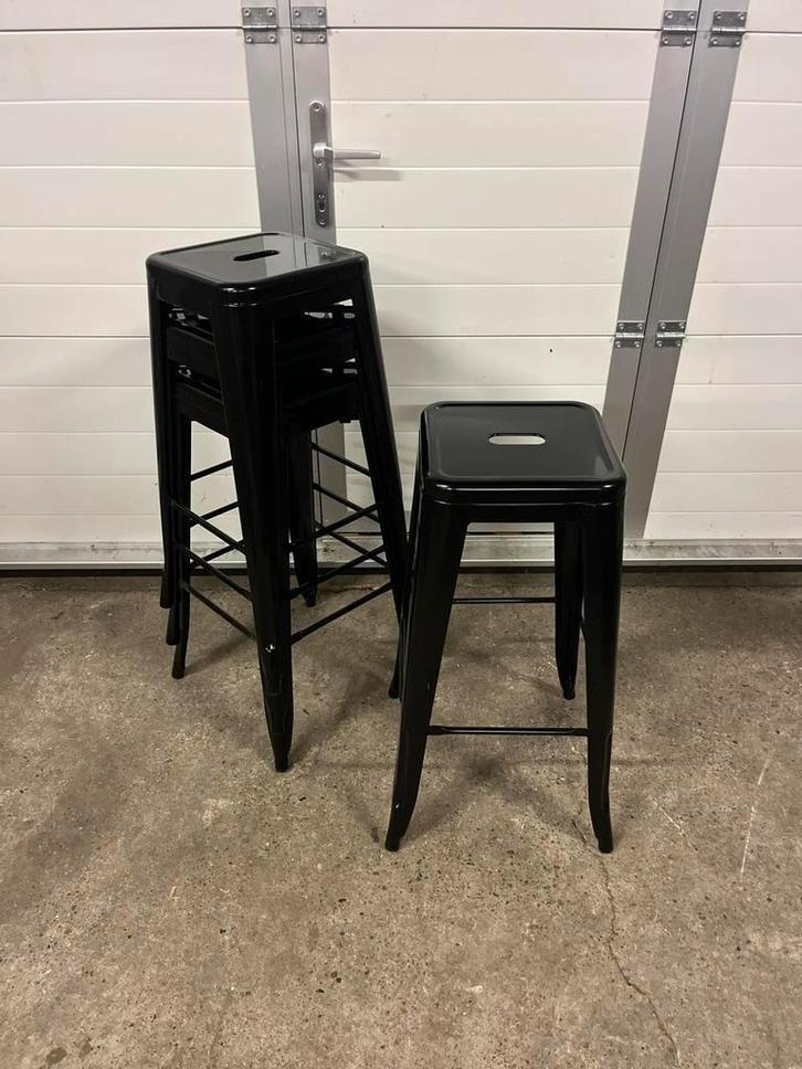 Partij 36 stuks Luxe metalen Tolix krukken zwart stapelbaar, Huis en Inrichting, Barkrukken, Zo goed als nieuw, 60 tot 90 cm, Metaal