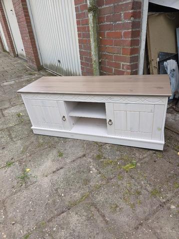 TV-meubel beschikbaar voor biedingen