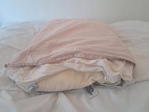 2 Kussen (pillow) + pillow cover, Huis en Inrichting, Slaapkamer | Beddengoed, Gebruikt, Kussen, Eenpersoons, Ophalen