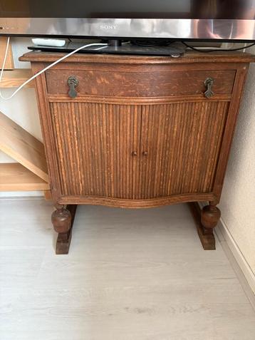 Leuk kastje met schuifdeurtjes en laatje l75* b70*d37 beschikbaar voor biedingen