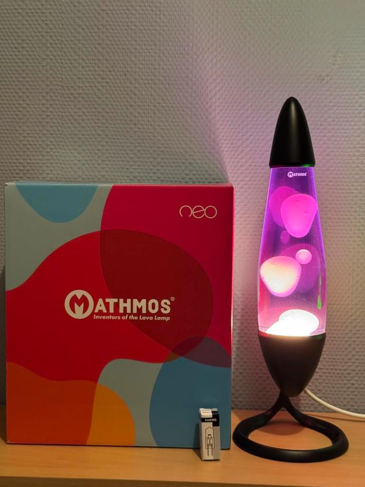 Mathmos Neo lavalamp Black First Edition met 2x Special Fill, Huis en Inrichting, Lampen | Tafellampen, Zo goed als nieuw, Minder dan 50 cm