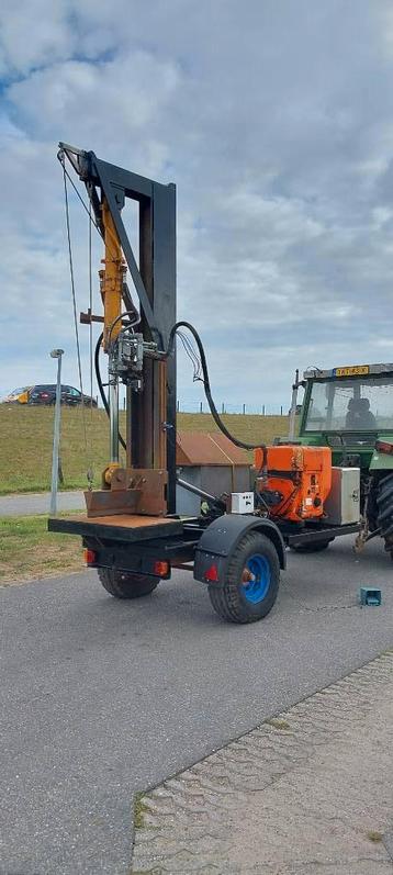 Unieke houtklover eigen motor en hydrauliek diesel beschikbaar voor biedingen