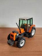 Britains Renault 155-54, Hobby en Vrije tijd, Modelauto's | 1:32, Ophalen of Verzenden, Gebruikt, Tractor of Landbouw, Britains