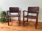 Twee houten stoelen met donkerrode skai leren bekleding, Ophalen