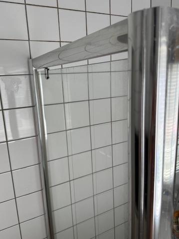Zeer solide douche cabine beschikbaar voor biedingen