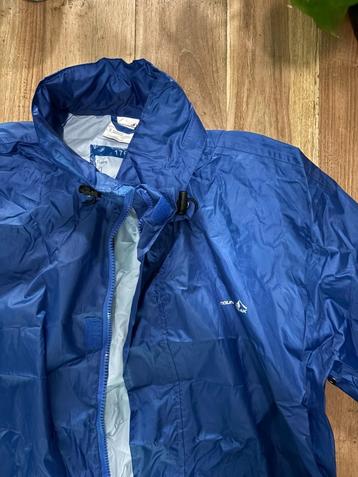 Nieuwe regenjas maat 176 in reishoes beschikbaar voor biedingen