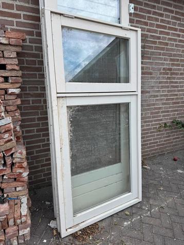 Hardhouten kozijn beschikbaar voor biedingen