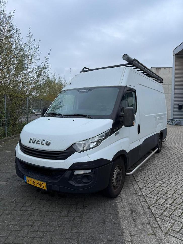 Iveco Daily 35S12 2.3D 2017, Auto's, Bestelauto's, Particulier, Bluetooth, Climate control, Dakrails, Mistlampen, Schuifdeur, Trekhaak