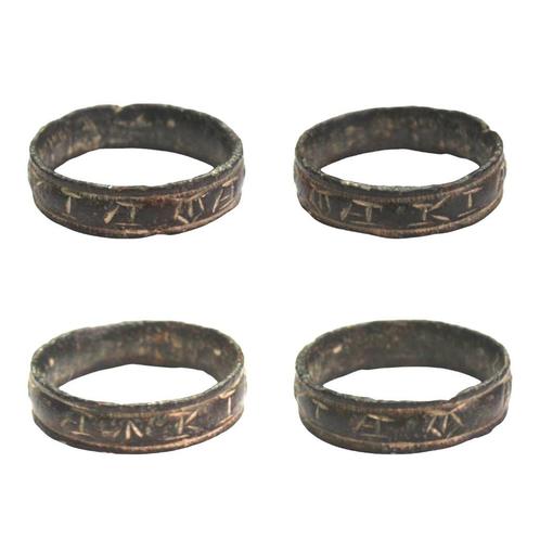 Bodemvondst Middeleeuwse bronzen ring met inscriptie MARIA, Antiek en Kunst, Antiek | Koper en Brons, Brons, Verzenden