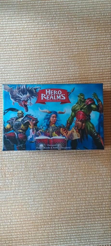 Hero Realms Deckbuilding Game - Zo Goed Als Nieuw, Hobby en Vrije tijd, Gezelschapsspellen | Bordspellen, Zo goed als nieuw, Een of twee spelers