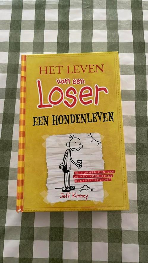 Jeff Kinney - Een hondenleven, Boeken, Kinderboeken | Jeugd | 10 tot 12 jaar, Zo goed als nieuw, Ophalen of Verzenden