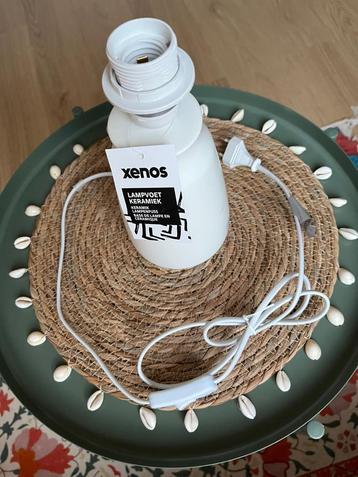 Nieuwe Witte Seramische Lampvoet/Lamp Base – E27 Max 40W beschikbaar voor biedingen