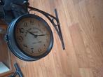 Klok met 2 zijden, Huis en Inrichting, Woonaccessoires | Klokken, Ophalen, Zo goed als nieuw, Wandklok