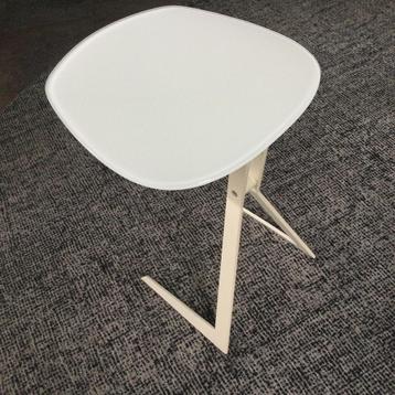 Design Laptop tafel. beschikbaar voor biedingen
