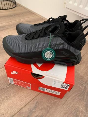 NIKE AIR MAX 2090 maat 36,5 beschikbaar voor biedingen