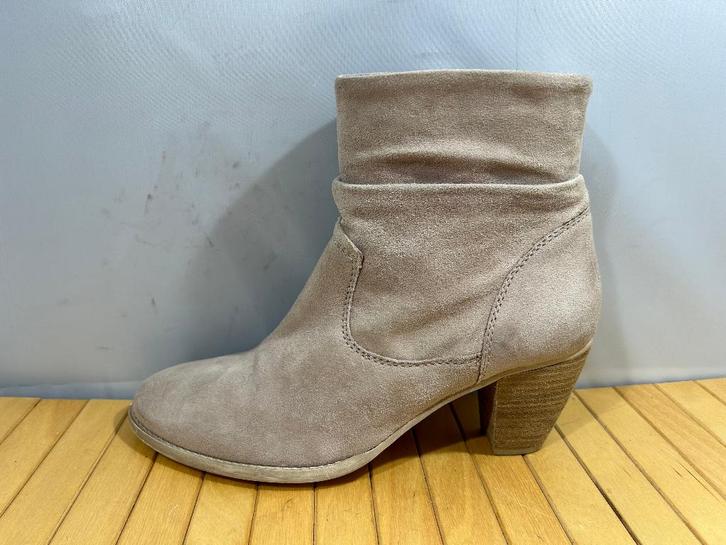 SPM, maat 41, suède laarsjes in een lichte zandkleur, Kleding | Dames, Schoenen, Zo goed als nieuw, Lage of Enkellaarzen, Overige kleuren