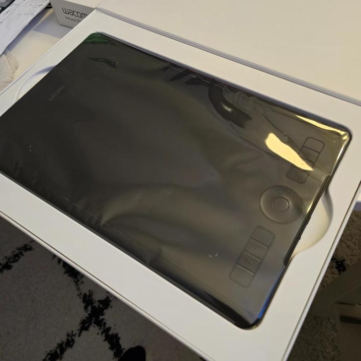 Wacom Intuos Pro M (PTH-660) - Pro Pen 2 - Z.G.A.N. Box, Computers en Software, Tekentablets, Zo goed als nieuw, Bedraad, Multi-touch