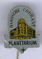 Haagsche courant planetarium blik speldje ( W_033 ), Verzamelen, Speldjes, Pins en Buttons, Verzenden, Zo goed als nieuw, Transport