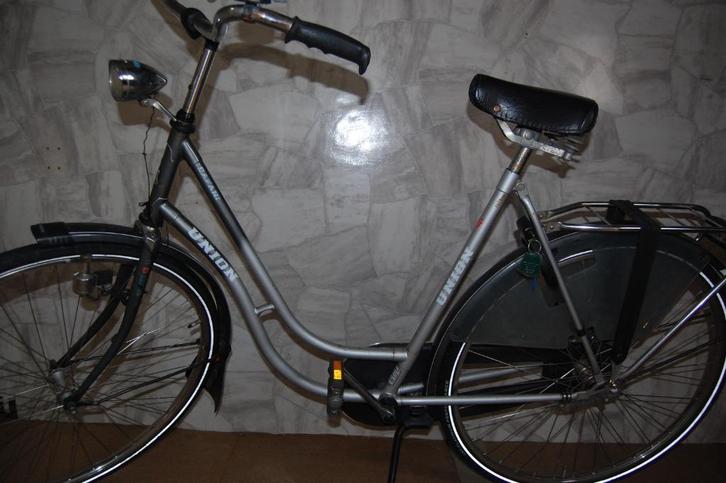 damesfiets € 75,00, Fietsen en Brommers, Fietsen | Dames | Damesfietsen, Gebruikt, Overige merken, (Extra) lage instap, Ophalen